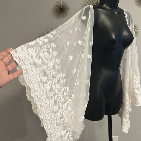 Elegant Sheer White Floral Kimono - Picture 2 of 6